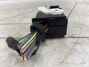 Корпус плоского разъёма с фиксатором контактов 1K0937702D Skoda Octavia II рест