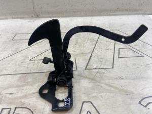 Крючок капота 1Z0823480 Skoda Octavia II рест