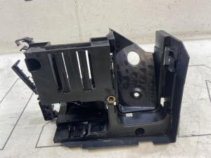 Кронштейн центрального  блока предохранителей 1K0907361C Skoda Octavia II рест