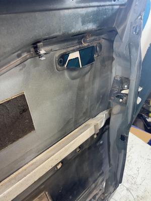 Дверь передняя правая 4A0831052A Audi A6 C4