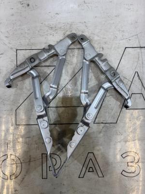 Петли крышки багажника левая правая 4B5827302F Audi  A6 С6