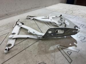 Петли крышки багажника  левая правая 4F5827301D Audi A6 C6