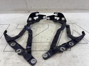 Петли крышки багажника левая правая 4B5827302E Audi A6 C5