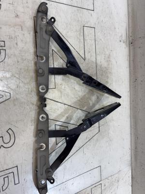 Петли крышки багажника  левая правая 4F5827302 Audi A6 C6