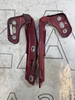 Петли капота левая правая 4F0823302 Audi A6 C6 / S6 C6 / RS6 C6