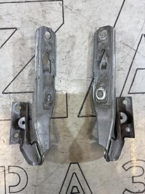 Петли капота левая правая 8E0823301E Audi A4 B6