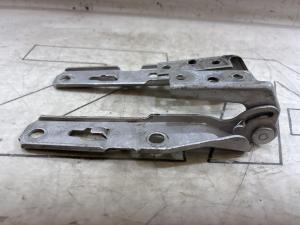 Петли капота левая правая 8E0823301E Audi A4 B6