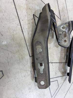 Петли капота левая правая 4F0823301 Audi A6 C6 / S6 C6 / RS6 C6