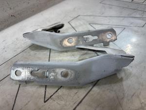 Петли капота левая правая 4F0823301 Audi A6 C6 / S6 C6 / RS6 C6