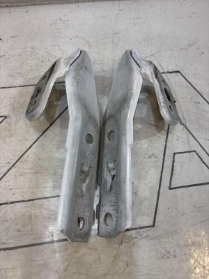 Петли капота левая правая 4F0823301 Audi A6 C6 / S6 C6 / RS6 C6