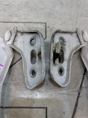Петли капота левая правая 4F0823301 Audi A6 C6 / S6 C6 / RS6 C6