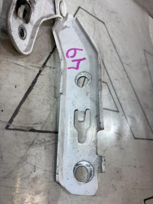 Петли капота левая правая 4F0823301 Audi A6 C6 / S6 C6 / RS6 C6