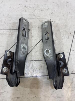 Петли капота левая правая 8E0823302E Audi A4 B6