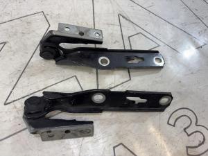 Петли капота левая правая 8E0823302E Audi A4 B6