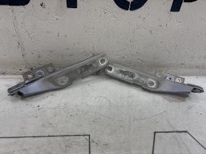 Петли капота левая правая 8E0823302E Audi A4 B6