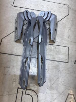 Петли капота левая правая 8E0823302E Audi A4 B6