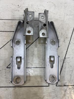 Петли капота левая правая 8E0823302E Audi A4 B6