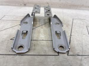 Петли капота левая правая 8E0823302E Audi A4 B6