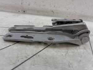 Петли капота левая правая 8E0823302E Audi A4 B6