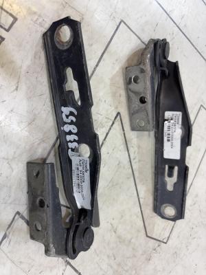 Петли капота левая правая 8E0823301E Audi A4 B6