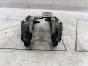 Петли капота левая правая 8E0823302E Audi A4 B6