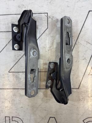 Петли капота левая правая 8E0823302E Audi A4 B6