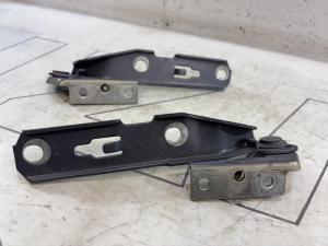 Петли капота левая правая 8E0823302E Audi A4 B6