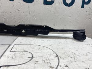 Направляющая заднего бампера 7L6807863B Volkswagen Touareg I