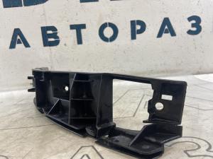 Кронштейн, направляющая переднего бампера левая 7L6807183A Volkswagen Touareg I