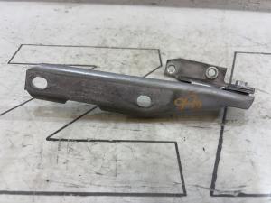 Петля капота правая 4B0823302D Audi A6 C5 / A6 C5 Allroad