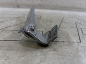 Петля капота правая 4B0823302D Audi A6 C5 / A6 C5 Allroad