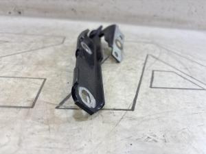 Петля капота правая 4B0823302D Audi A6 C5 / A6 C5 Allroad