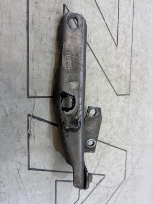 Петля капота правая 4B0823302D Audi A6 C5 / A6 C5 Allroad