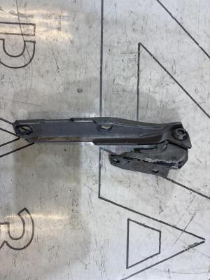 Петля капота правая 4B0823302D Audi A6 C5 / A6 C5 Allroad