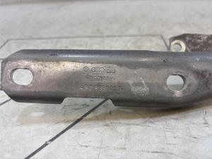 Петля капота правая 4B0823302D Audi A6 C5 / A6 C5 Allroad