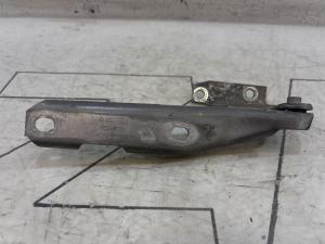 Петля капота правая 4B0823302D Audi A6 C5 / A6 C5 Allroad