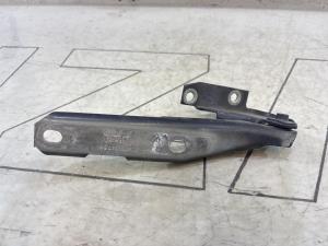 Петля капота правая 4B0823302D Audi A6 C5 / A6 C5 Allroad