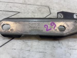 Петля капота правая 4B0823302D Audi A6 C5 / A6 C5 Allroad
