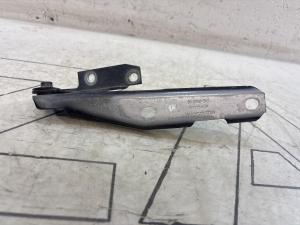 Петля капота левая 4B0823301D Audi A6 C5 / A6 C5 Allroad