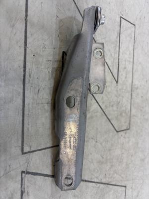 Петля капота левая 4B0823301D Audi A6 C5 / A6 C5 Allroad
