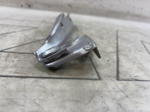 Петля капота левая 4B0823301D Audi A6 C5 / A6 C5 Allroad