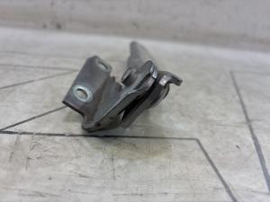 Петля капота левая 4B0823301D Audi A6 C5 / A6 C5 Allroad