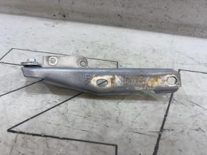 Петля капота левая 4B0823301D Audi A6 C5 / A6 C5 Allroad