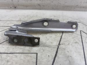 Петля капота левая 4B0823301D Audi A6 C5 / A6 C5 Allroad