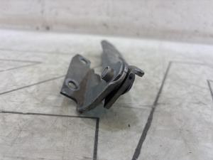 Петля капота левая 4B0823301D Audi A6 C5 / A6 C5 Allroad