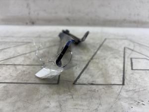 Петля капота левая 4B0823301D Audi A6 C5 / A6 C5 Allroad