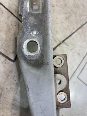 Петля капота правая 8E0823302E Audi A4 B6