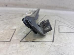 Петля капота правая 8E0823302E Audi A4 B6