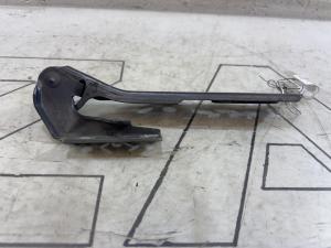 Петля капота правая 8E0823302E Audi A4 B6