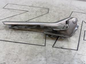 Петля капота левая 8E0823301E Audi A4 B6